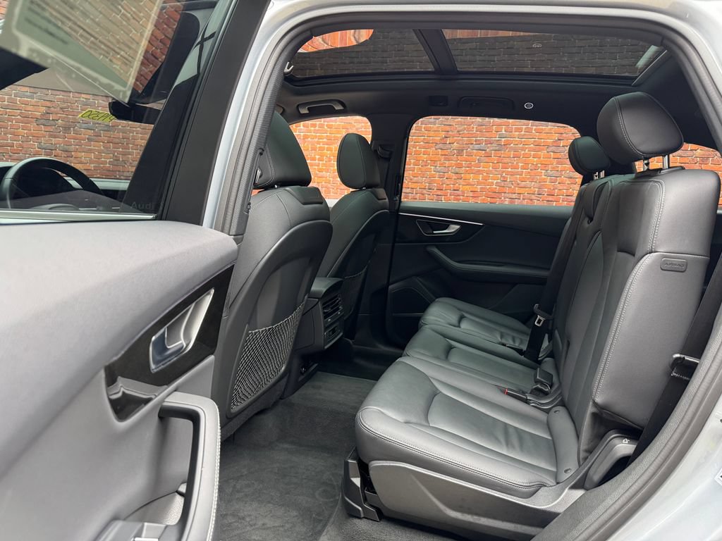 Used 2025 Audi Q7 3.0T Premium Plus AWD/4WD image 24