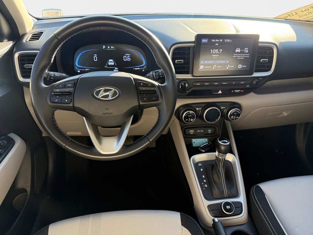 Used 2024 Hyundai Venue SEL FWD image 15