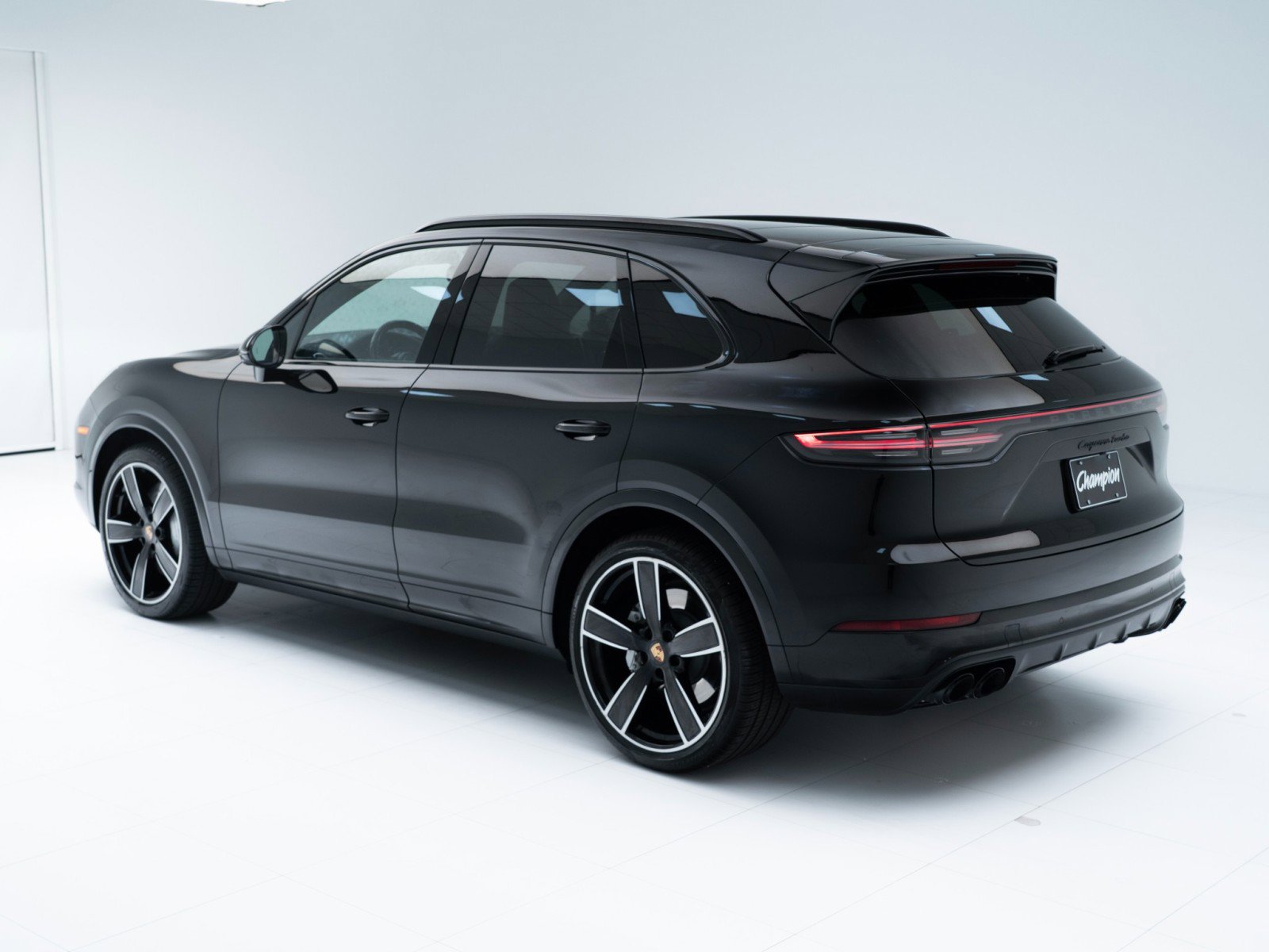 Certified 2023 Porsche Cayenne Turbo image 3