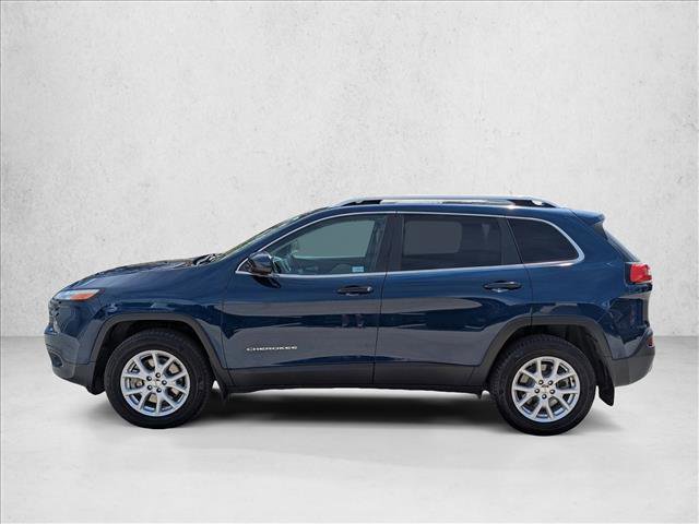 Used 2018 Jeep Cherokee Latitude w/ Cold Weather Group AWD/4WD image 9