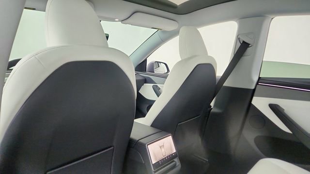 Used 2026 Tesla Model Y 2WD image 29