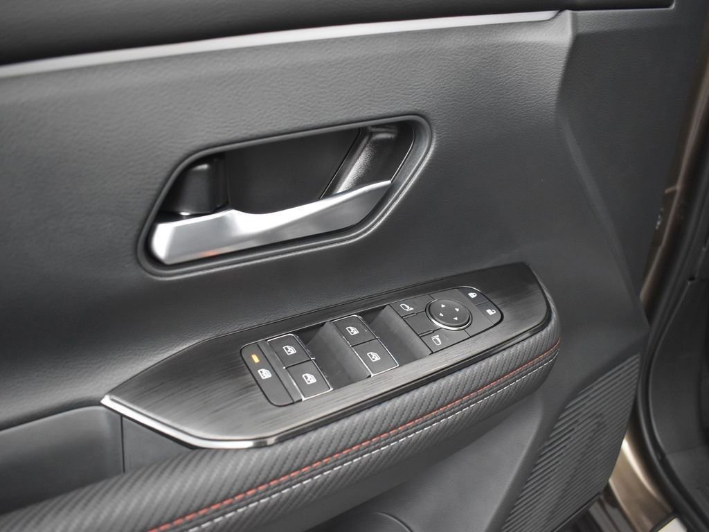 New 2026 Nissan Kicks SR w/ Illumination Package FWD image 27