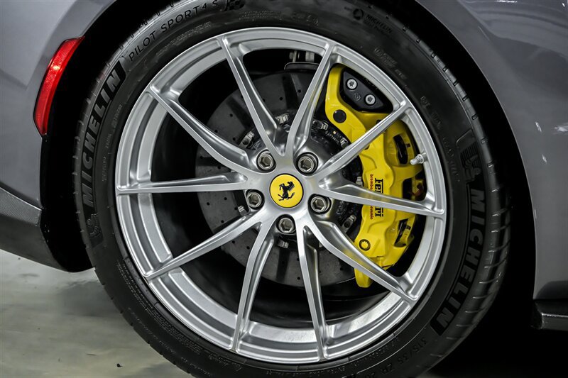 Used 2023 Ferrari 812 GTS RWD image 11