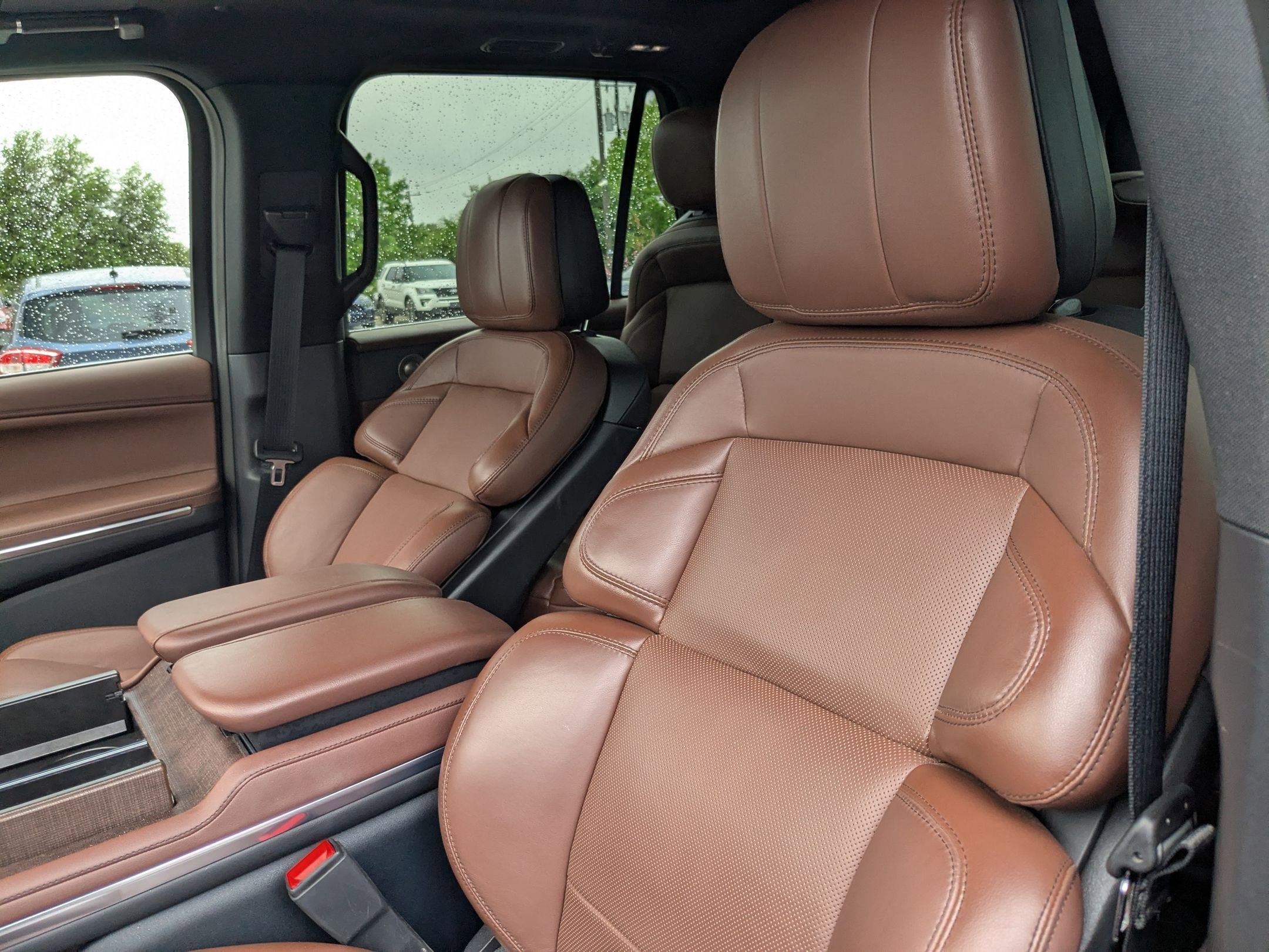 Used 2025 Lincoln Navigator Reserve image 11