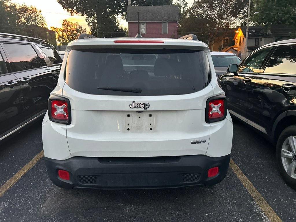 Used 2016 Jeep Renegade Latitude FWD image 6