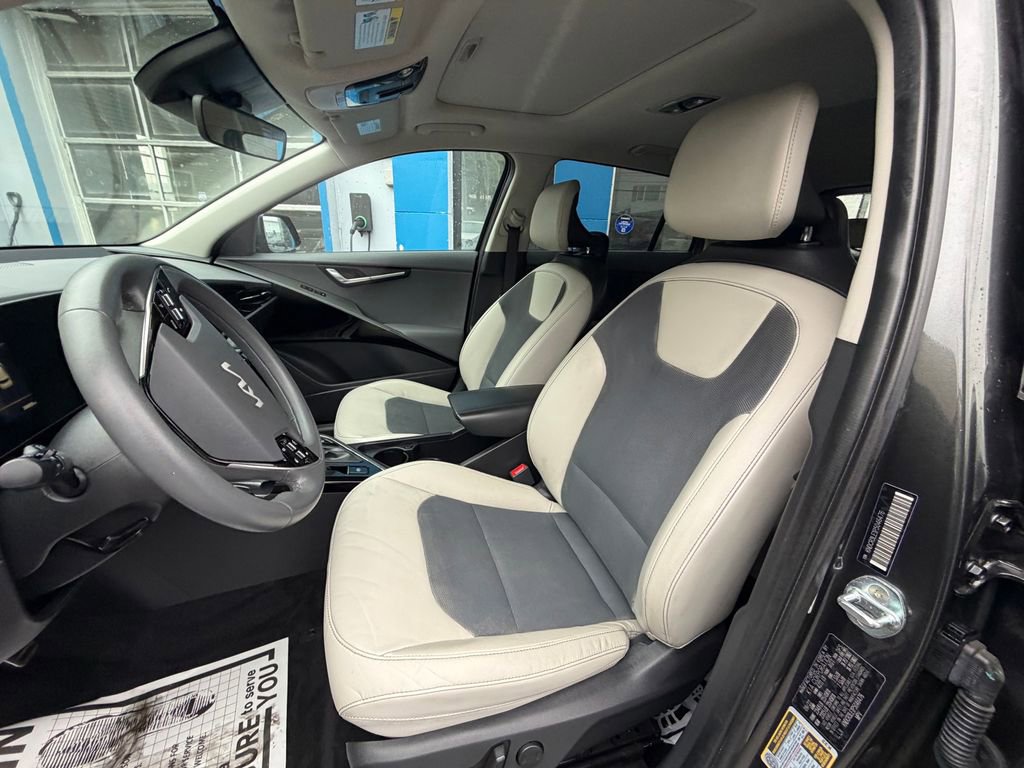 Used 2023 Kia Niro EX Touring FWD image 9