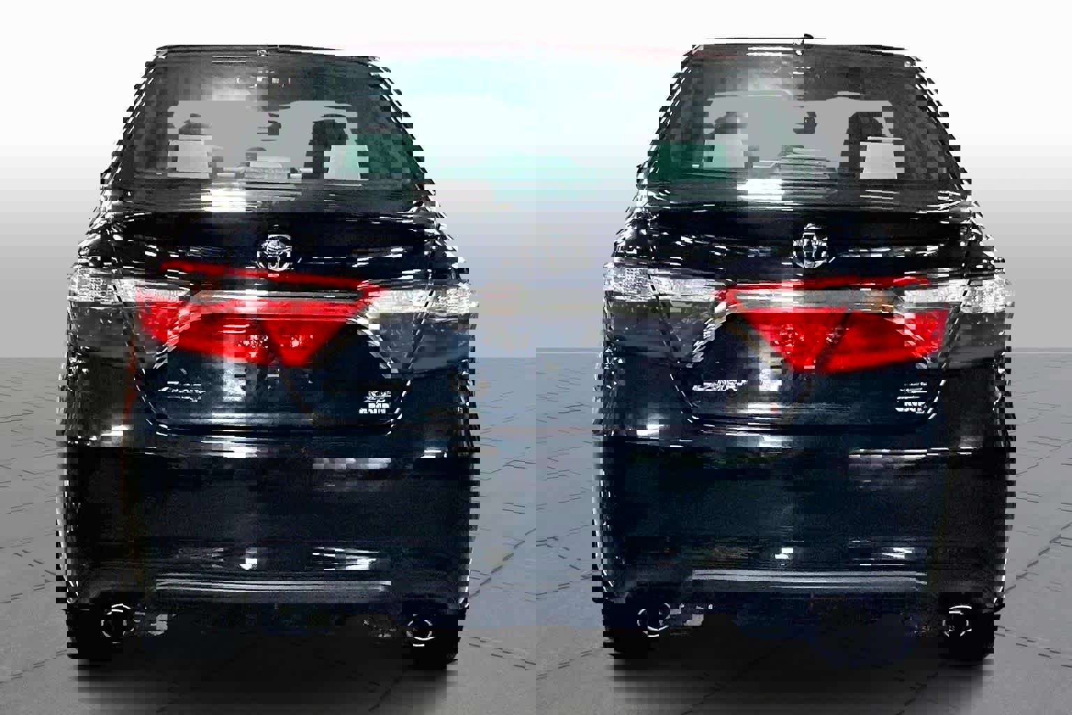 Used 2015 Toyota Camry XSE image 4