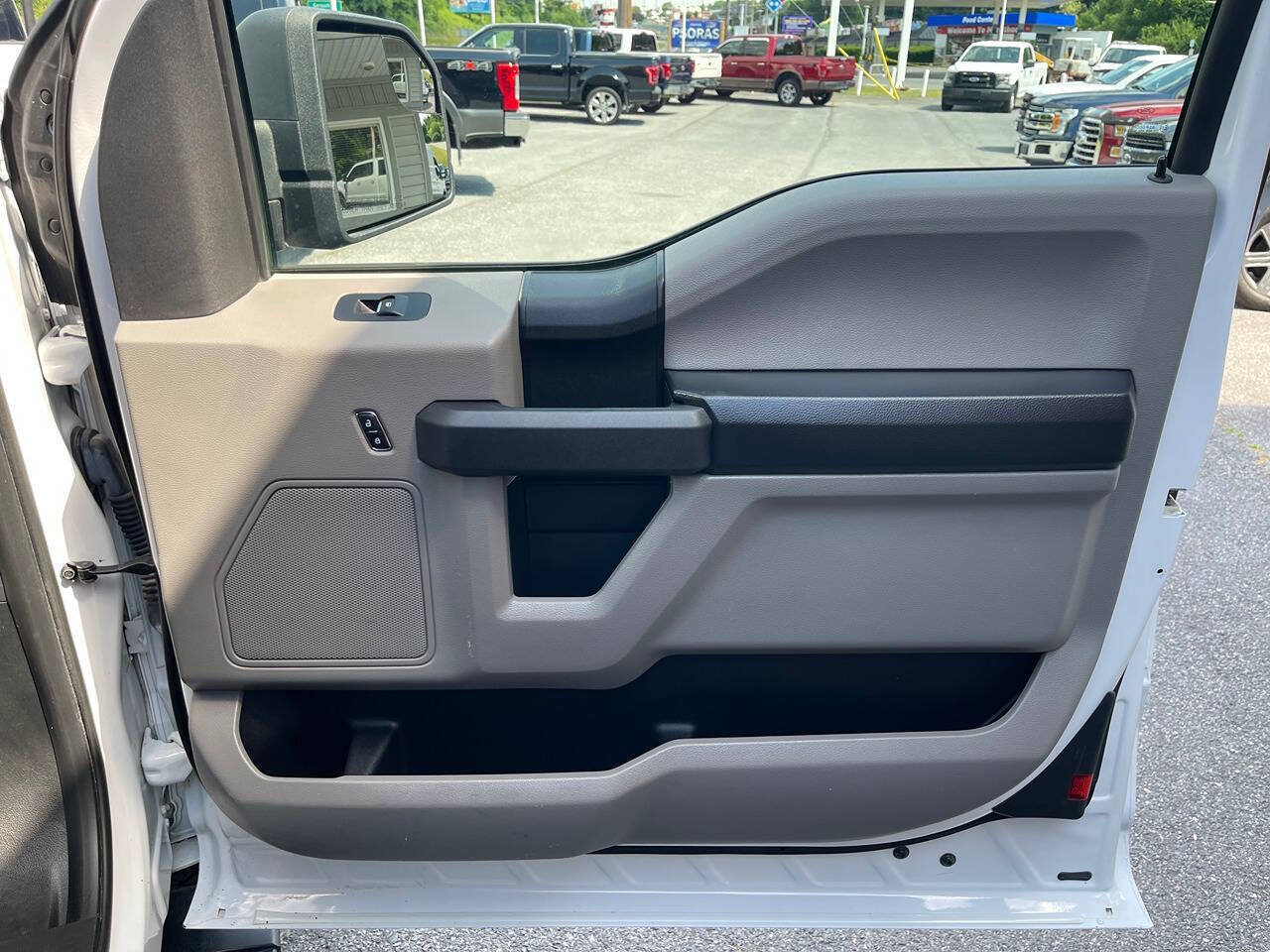 Used 2017 Ford F150 XL w/ Equipment Group 101A Mid AWD/4WD image 33