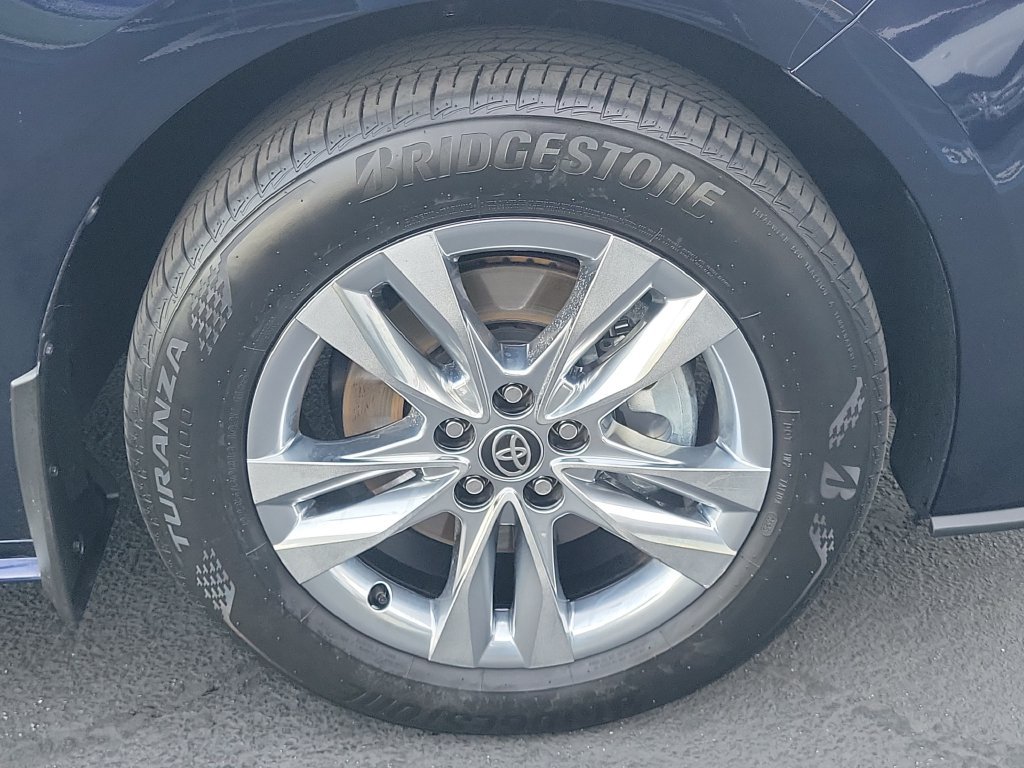 Used 2025 Toyota Sienna XLE w/ XLE Plus Package FWD image 7