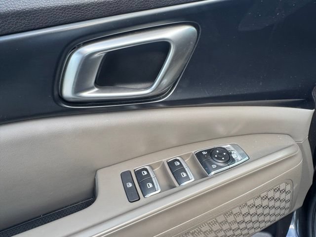 Used 2025 Kia Carnival FWD image 22