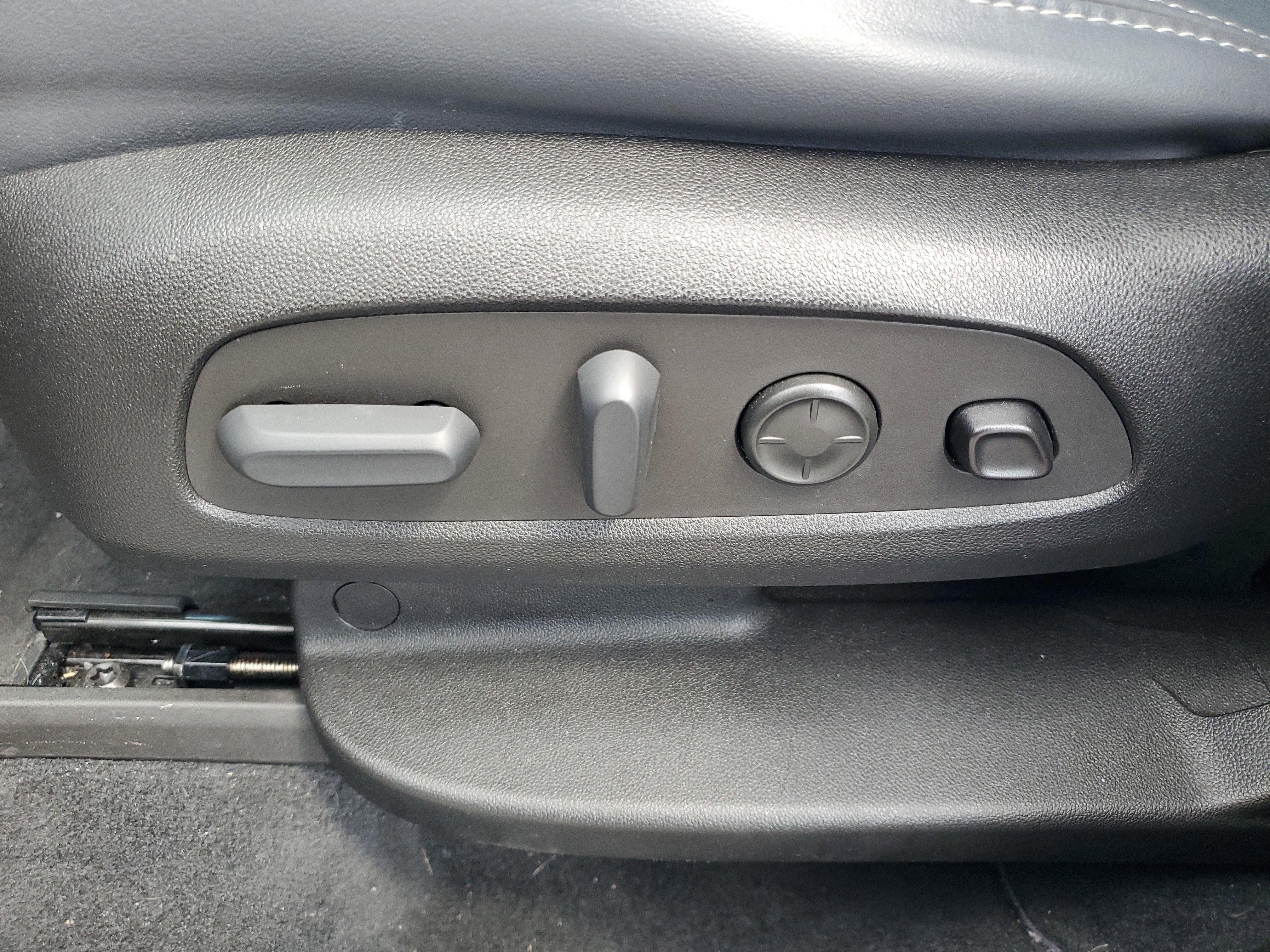 Used 2022 Buick Enclave Premium w/ Experience Buick Package FWD image 16