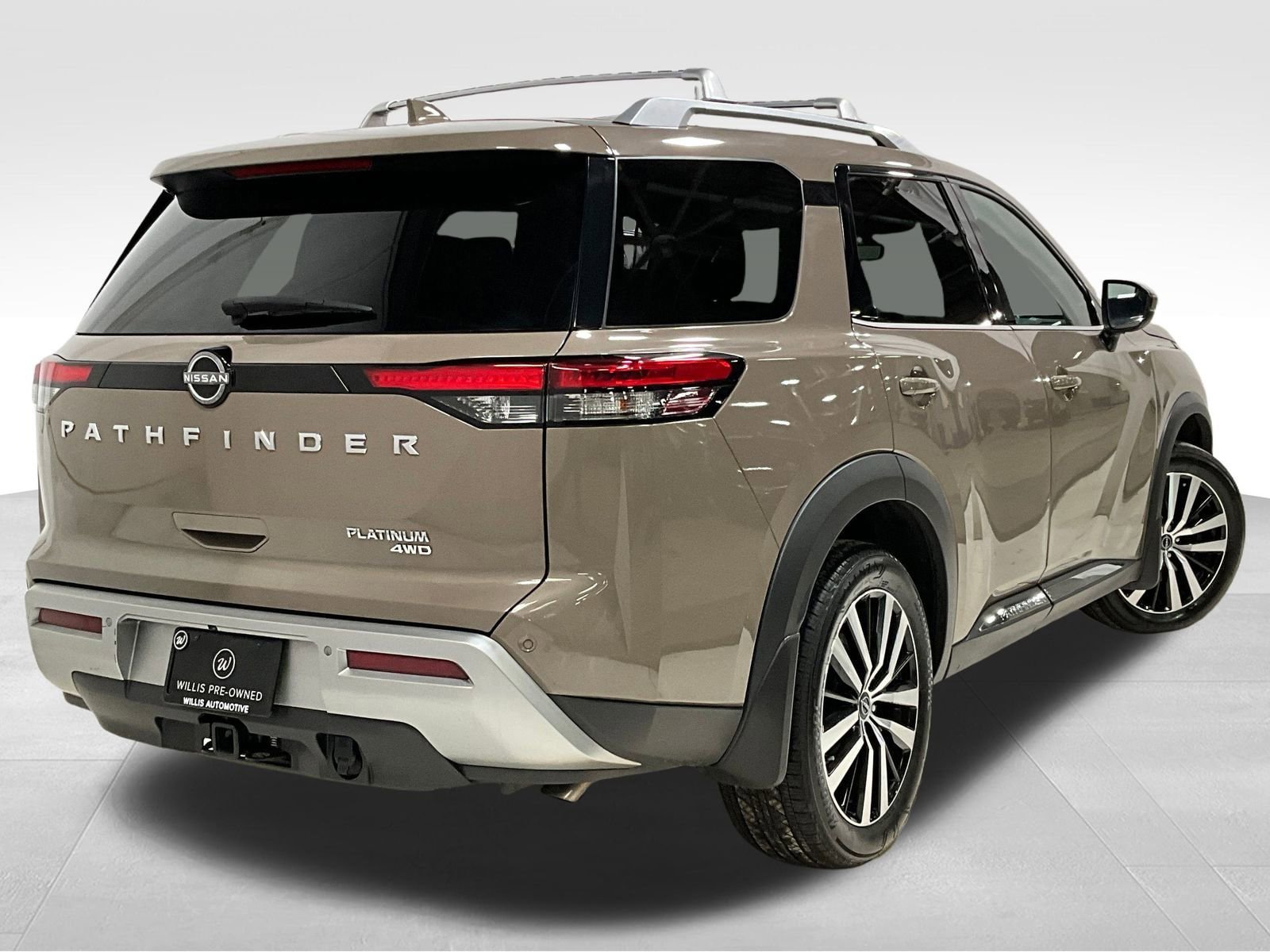 Used 2023 Nissan Pathfinder Platinum image 5