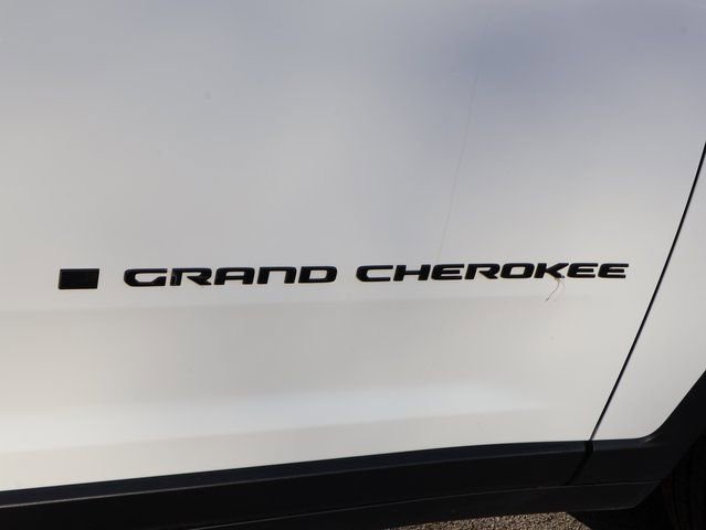 Used 2024 Jeep Grand Cherokee Altitude image 10