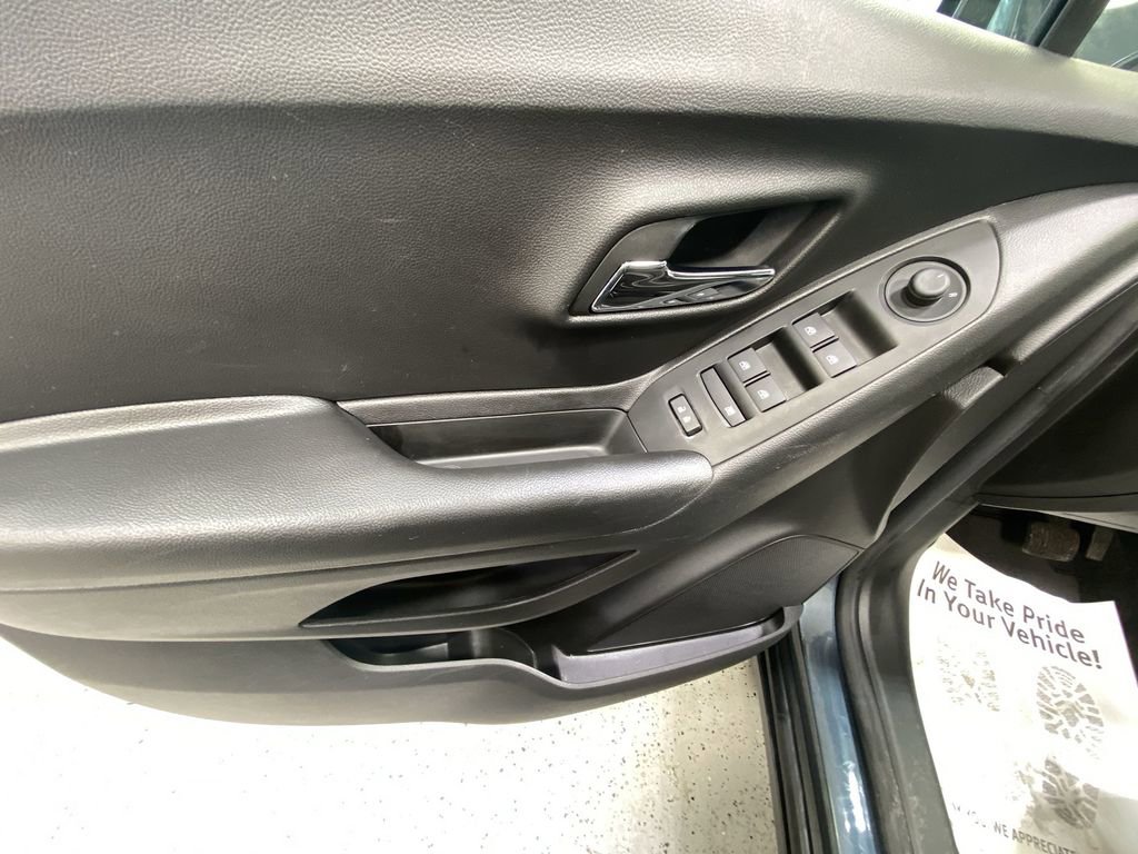 Certified 2022 Chevrolet Trax LT w/ Driver Confidence Package image 31