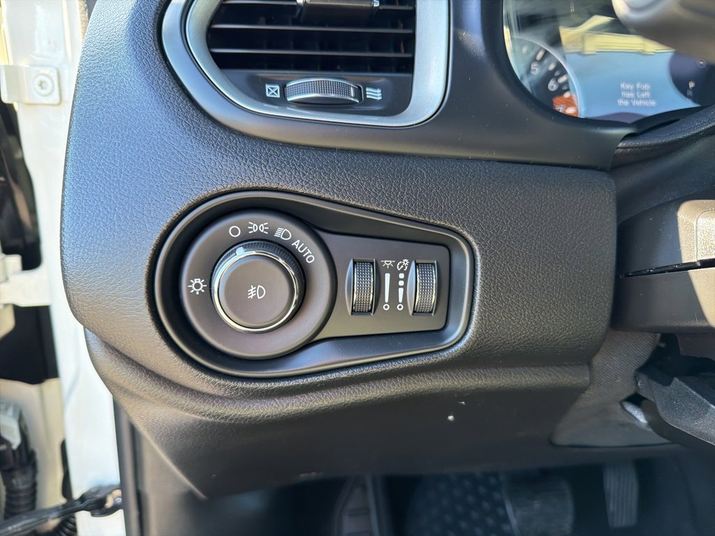 Used 2021 Jeep Renegade Latitude w/ Sun & Sound Group image 46