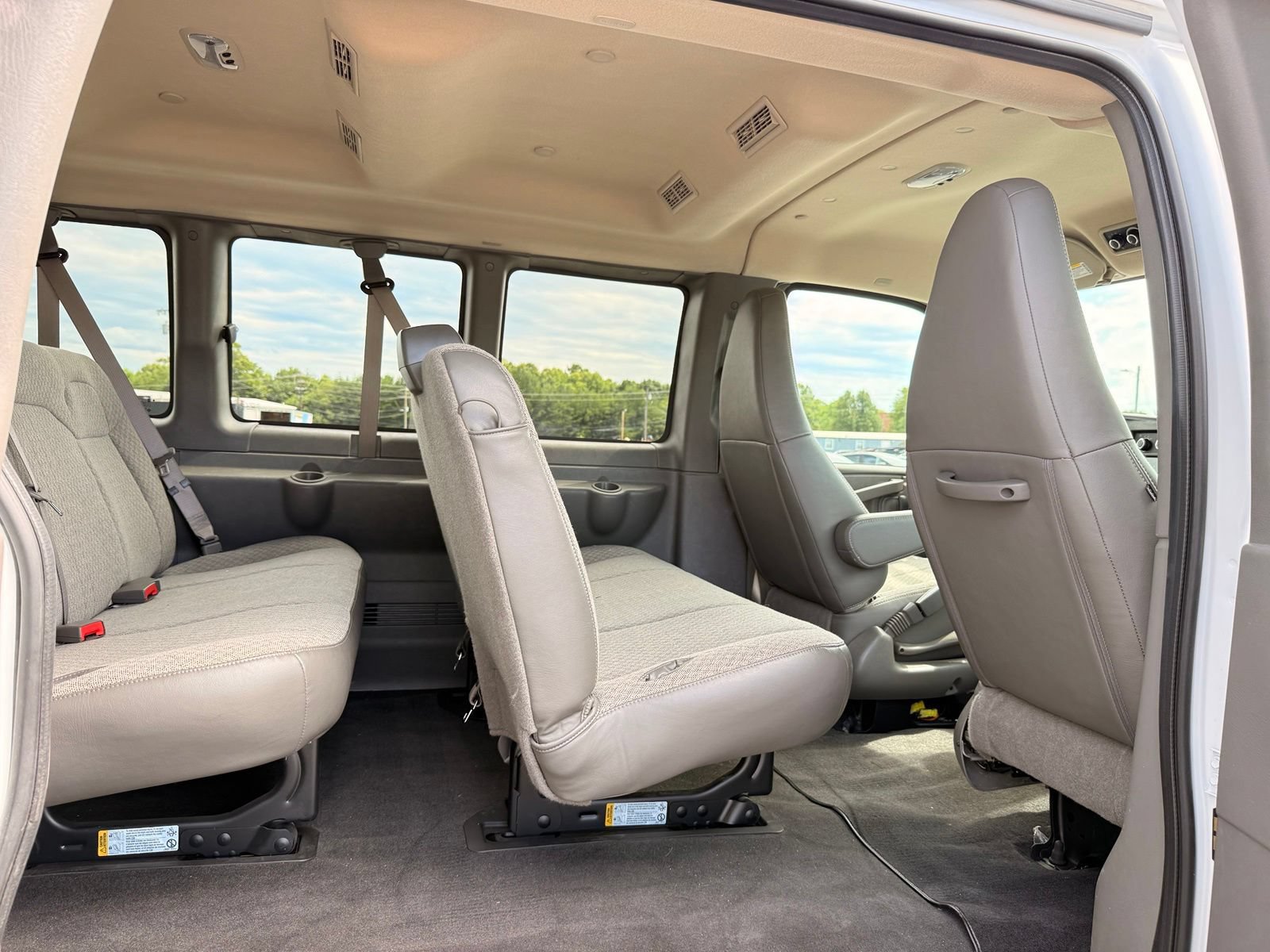 Used 2026 Chevrolet Express 3500 LT w/ LT Preferred Equipment Group RWD image 15