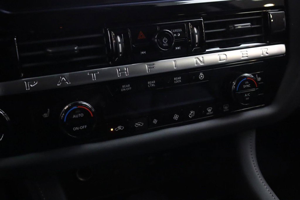 New 2026 Nissan Pathfinder SL w/ SL Premium Package image 15
