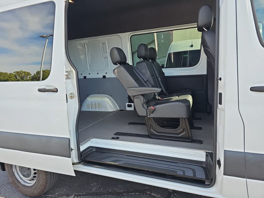 Used 2021 Mercedes-Benz Sprinter 2500 image 10
