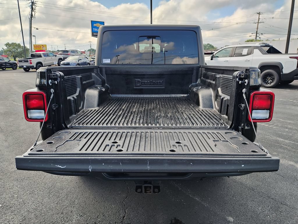 Used 2021 Jeep Gladiator Overland w/ Cold Weather Group AWD/4WD image 9