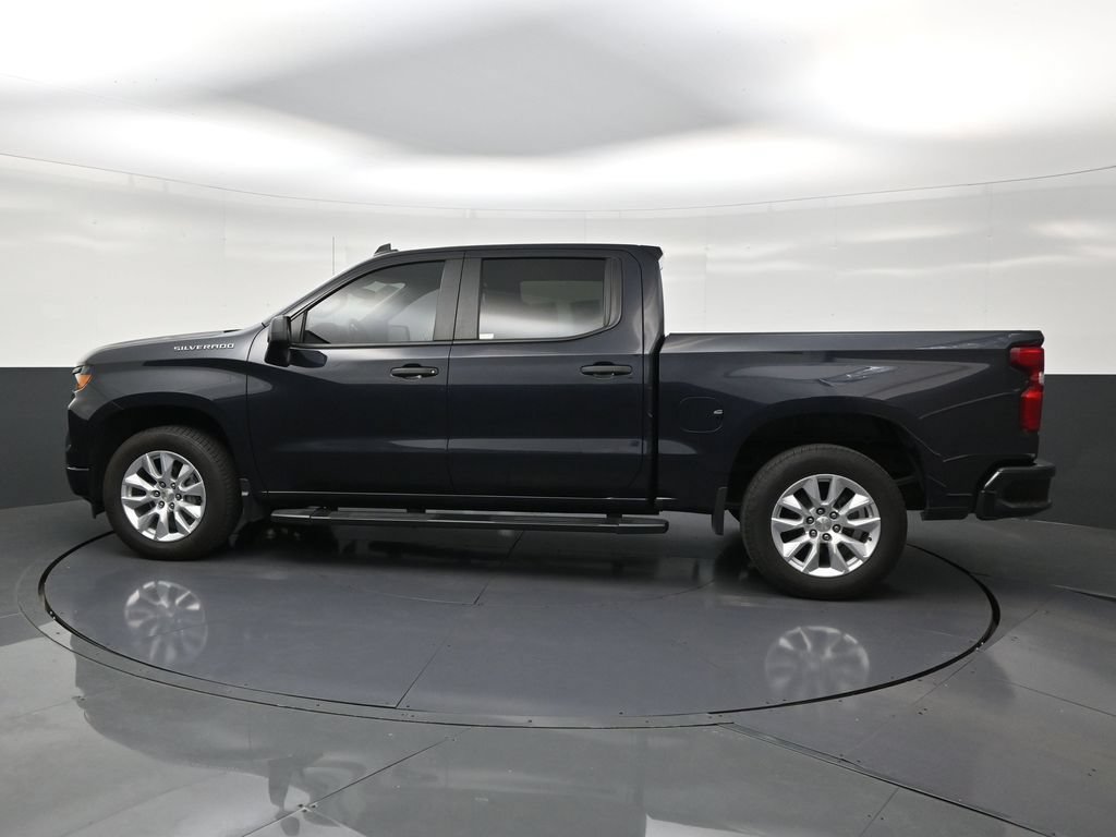 Used 2022 Chevrolet Silverado 1500 Custom RWD image 2