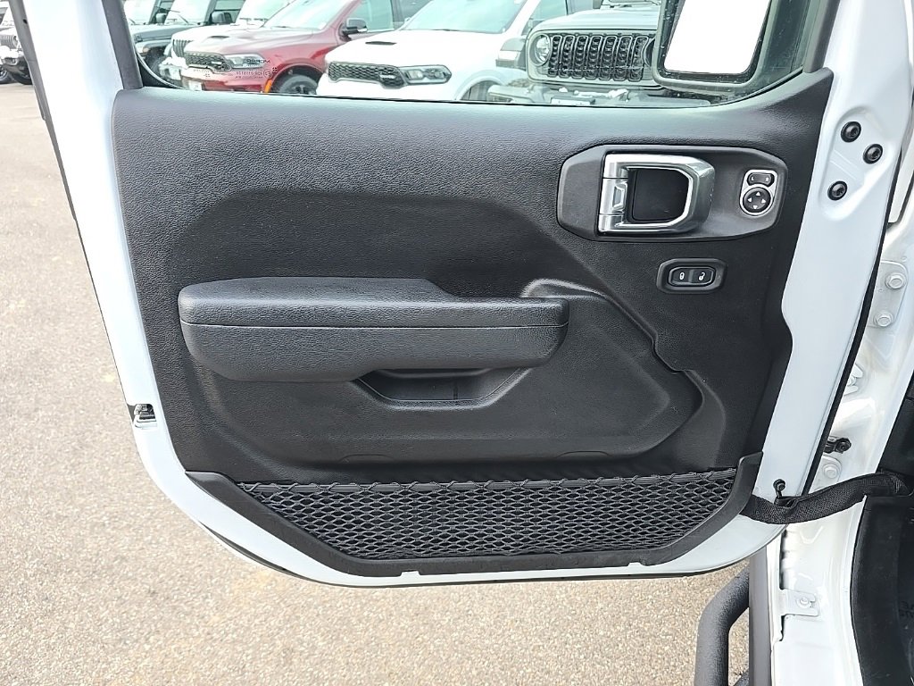 Certified 2023 Jeep Gladiator Willys image 19