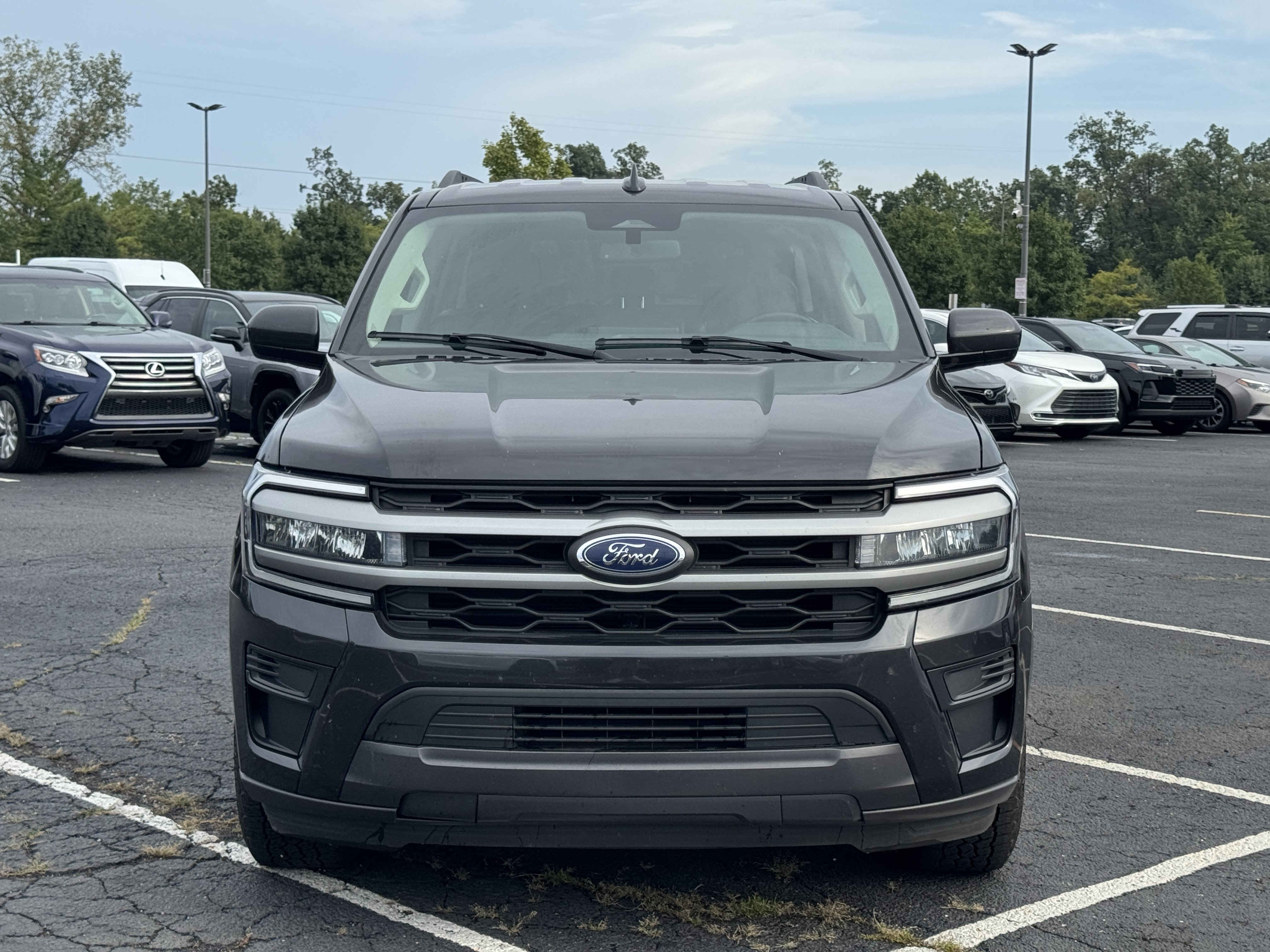 Used 2024 Ford Expedition Max XLT RWD image 3