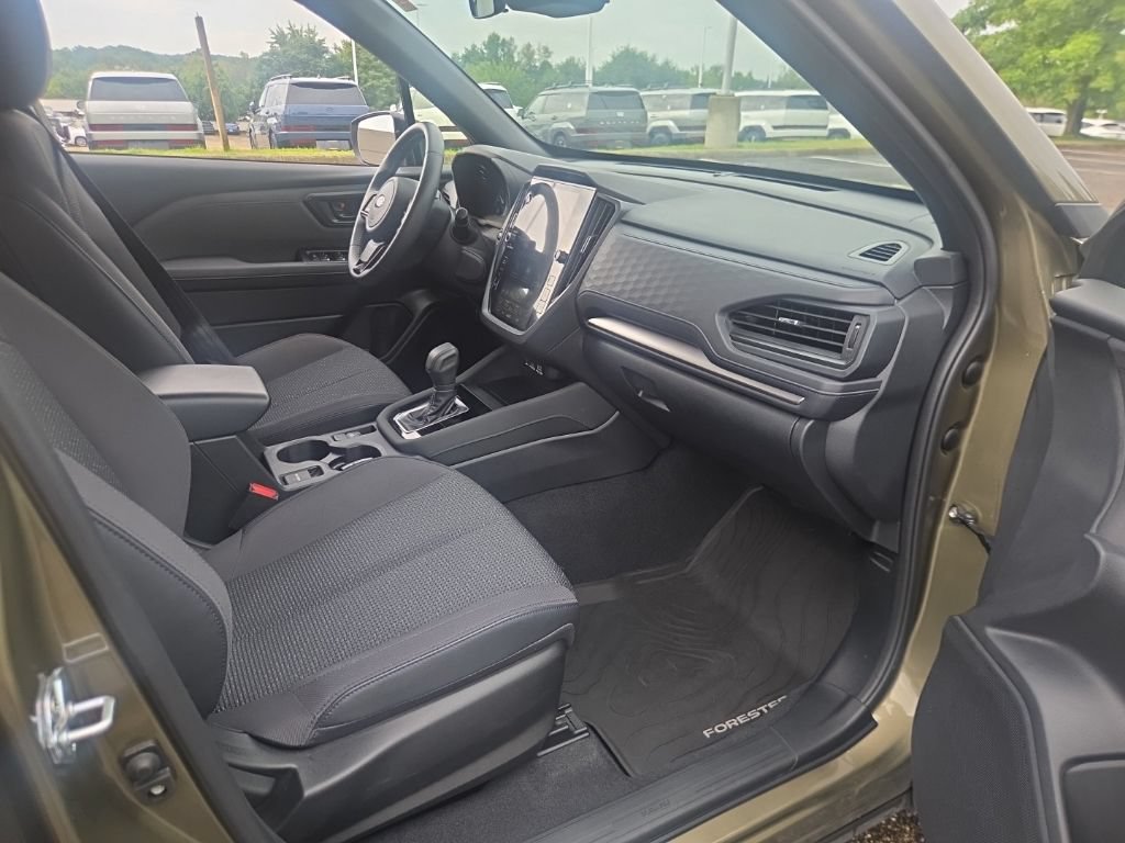Used 2025 Subaru Forester Premium AWD/4WD image 14