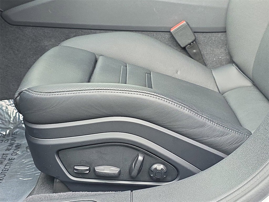 Used 2023 Porsche Panamera 4 Platinum Edition image 33