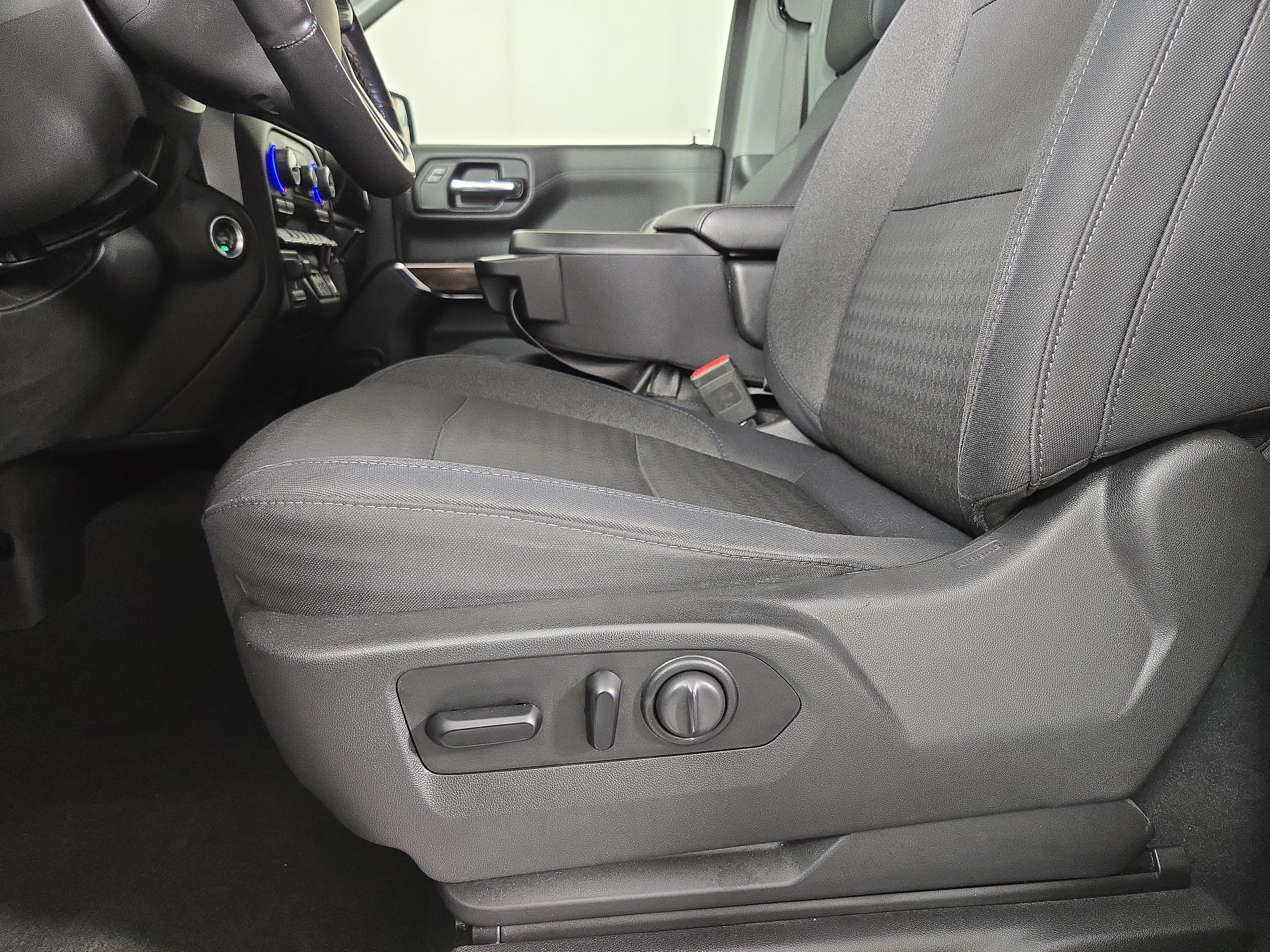 Used 2019 Chevrolet Silverado 1500 LT w/ All-Star Edition AWD/4WD image 31