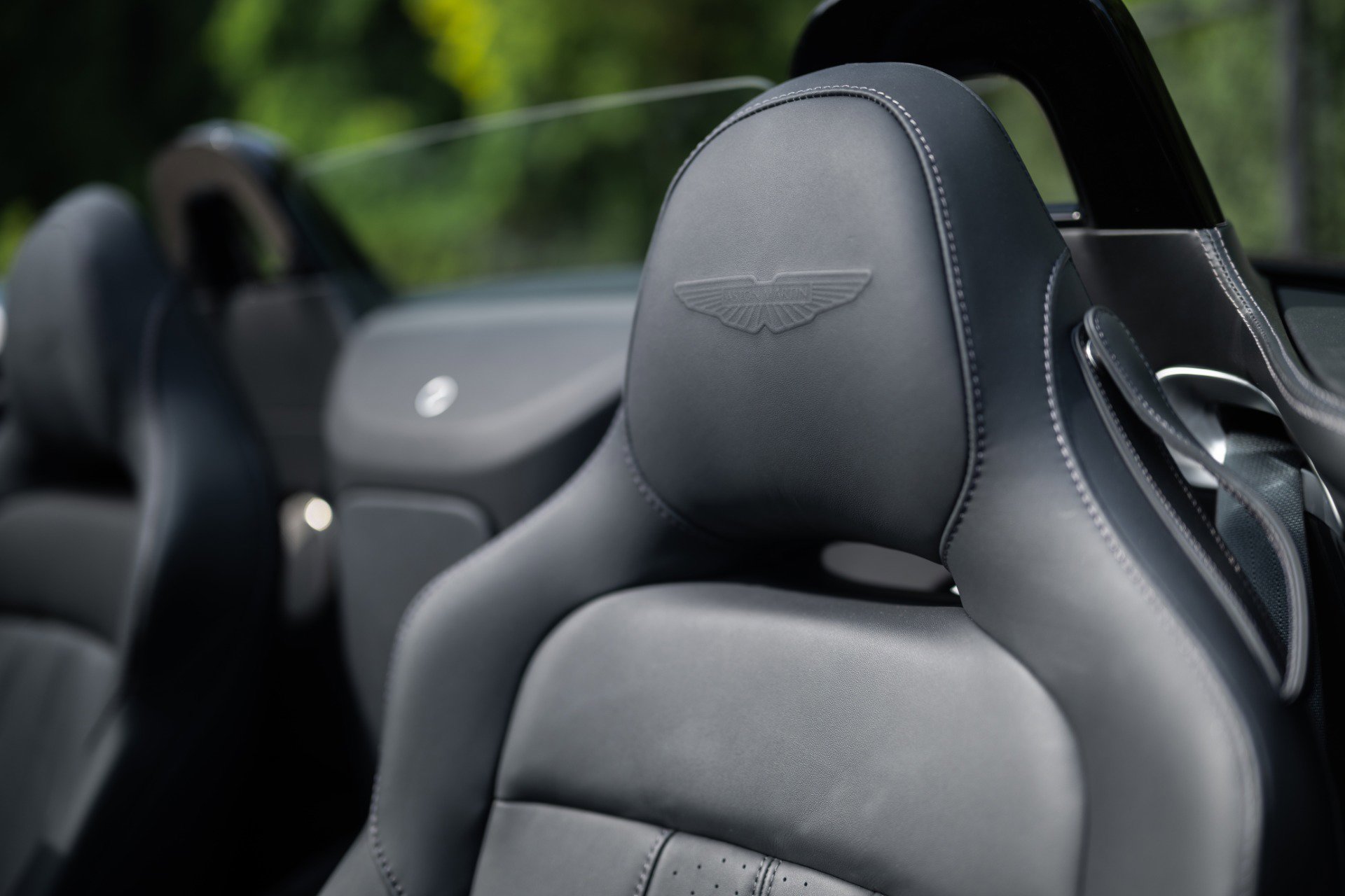 New 2026 Aston Martin V8 Vantage Roadster image 54