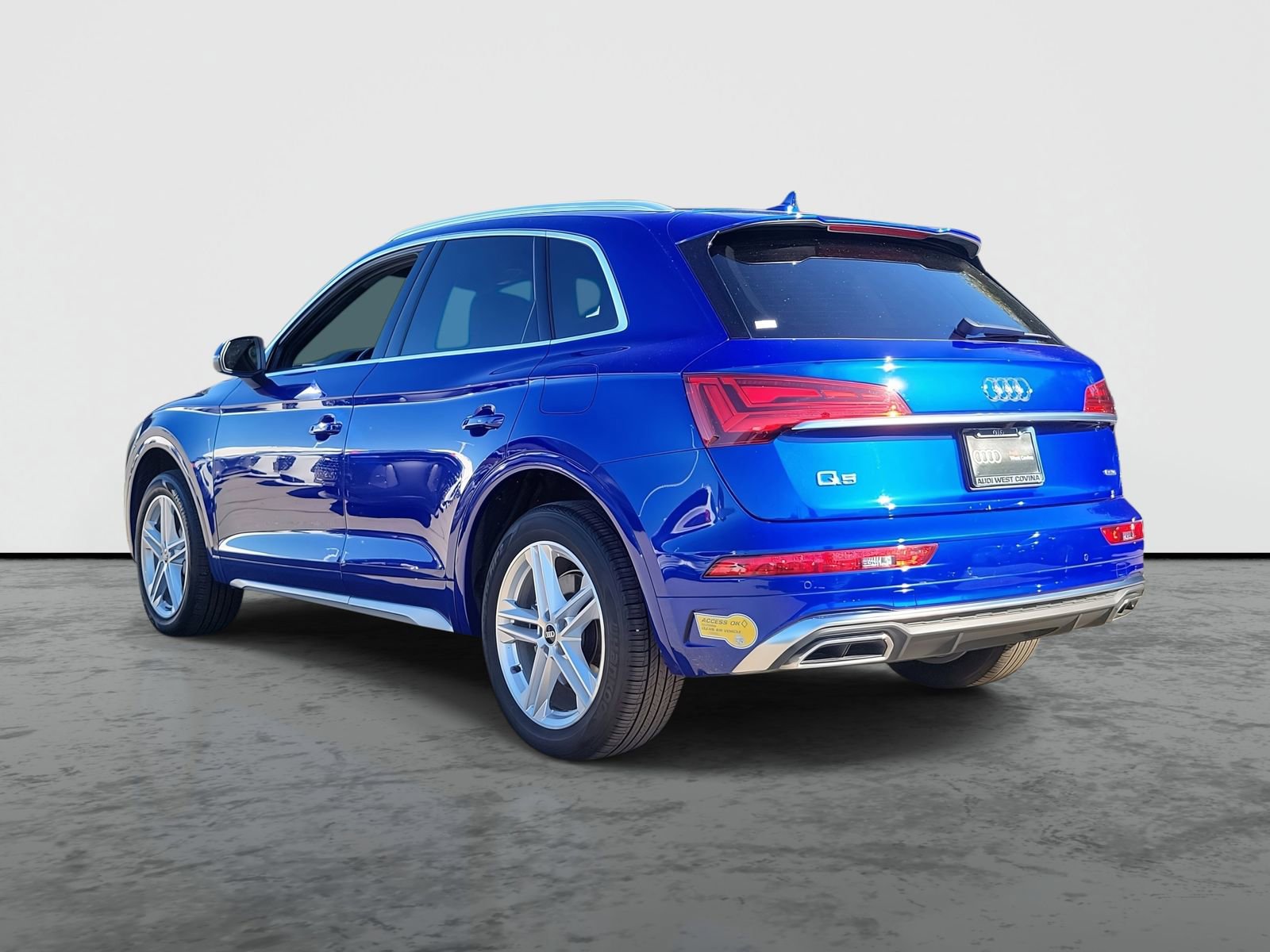 Used 2022 Audi Q5 e Premium w/ Convenience Package image 3