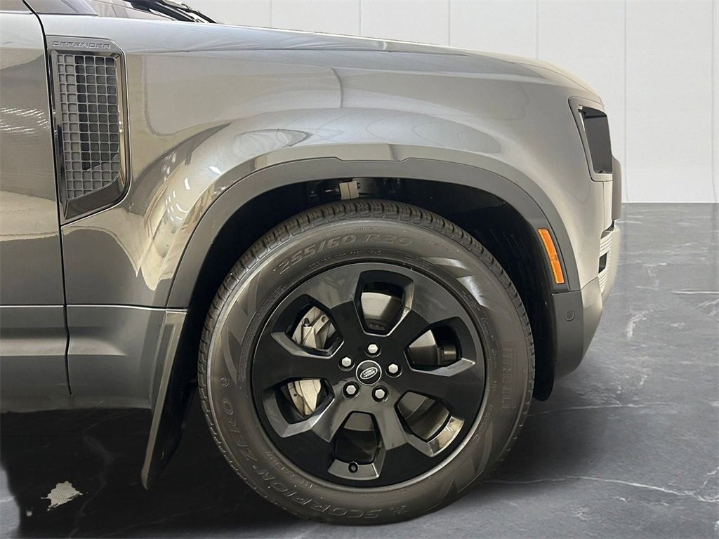 Used 2024 Land Rover Defender 130 S image 12