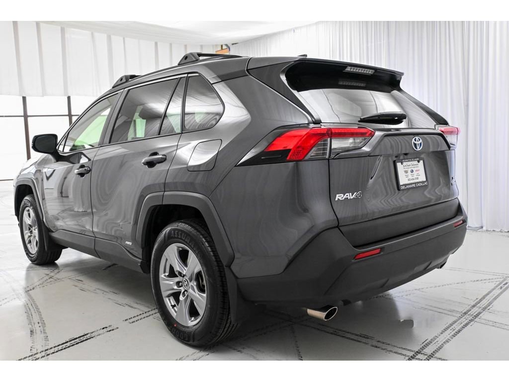 Used 2022 Toyota RAV4 XLE w/ Convenience Package image 5