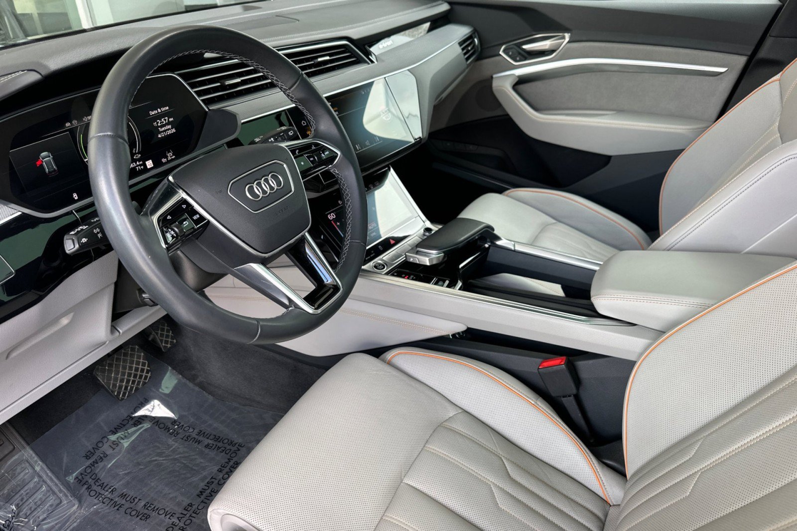 Used 2024 Audi Q8 e-tron Prestige w/ Prestige Package image 4