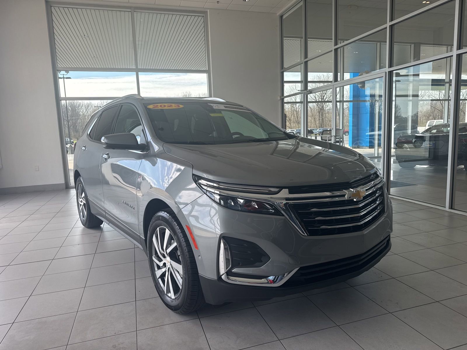 Used 2023 Chevrolet Equinox Premier image 3