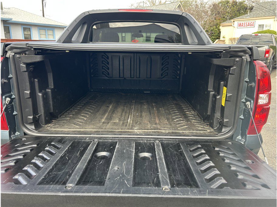 Used 2011 Chevrolet Avalanche LS image 7