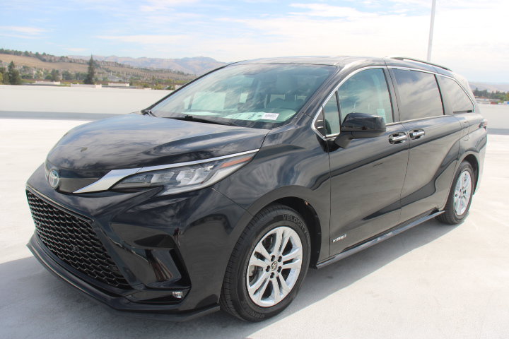 Used 2021 Toyota Sienna XSE w/ XSE Plus Package AWD/4WD image 6