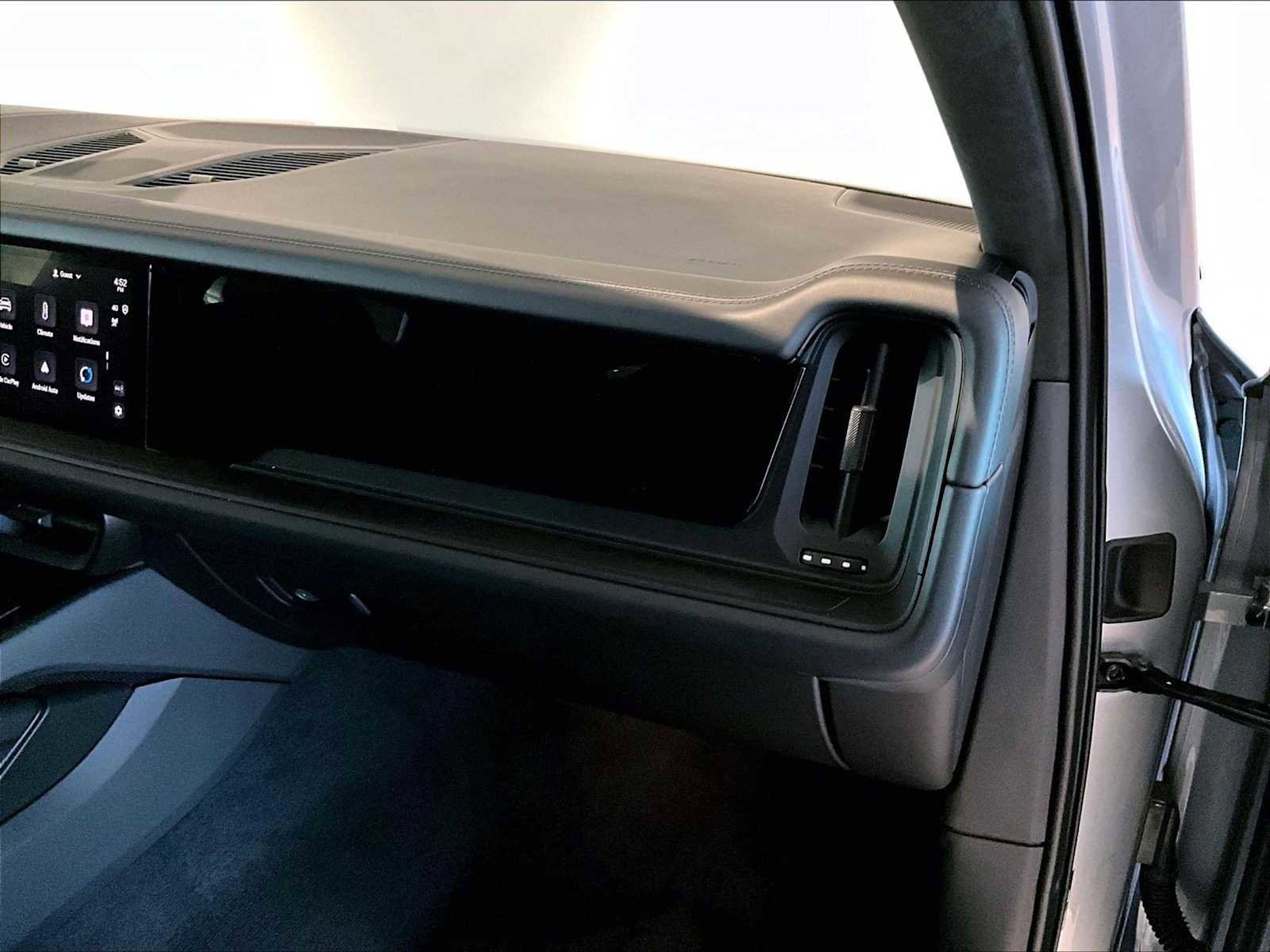 Used 2025 Porsche Cayenne GTS w/ Premium Package image 23