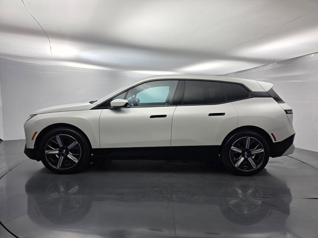 Used 2023 BMW iX xDrive50 w/ Sport Package image 7