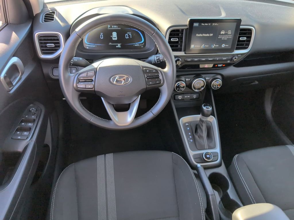 Used 2025 Hyundai Venue SEL FWD image 26