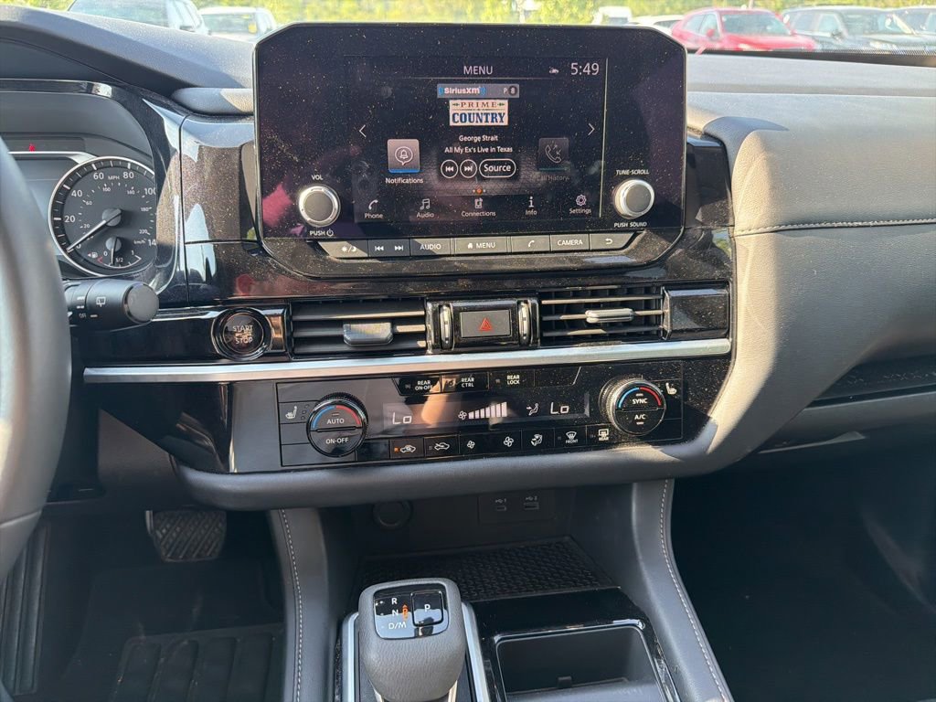 Used 2025 Nissan Pathfinder SV AWD/4WD image 12