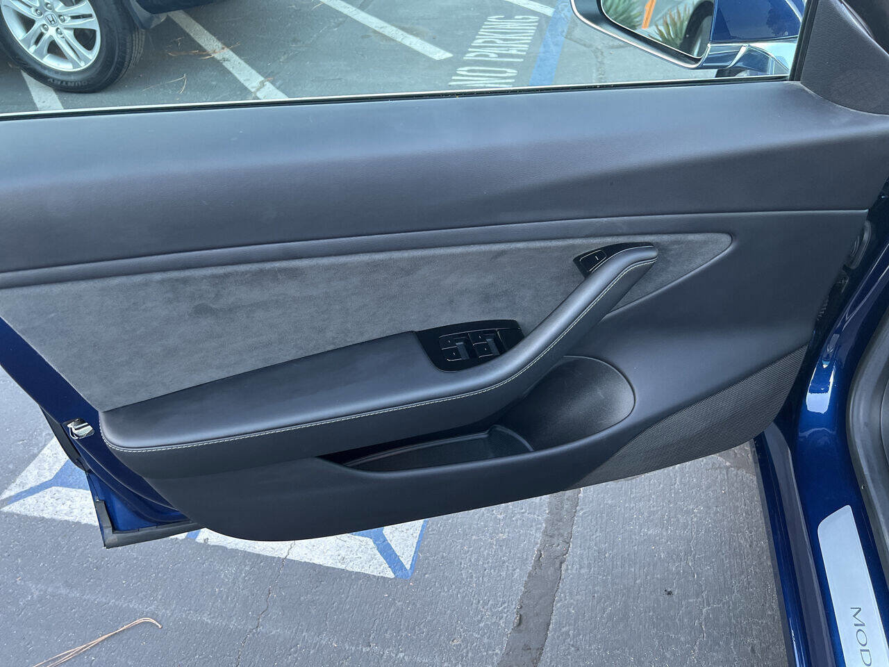 Used 2018 Tesla Model 3 Long Range RWD image 12
