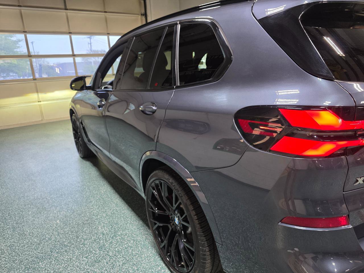 Used 2020 BMW X5 M50i w/ Executive Package image 11