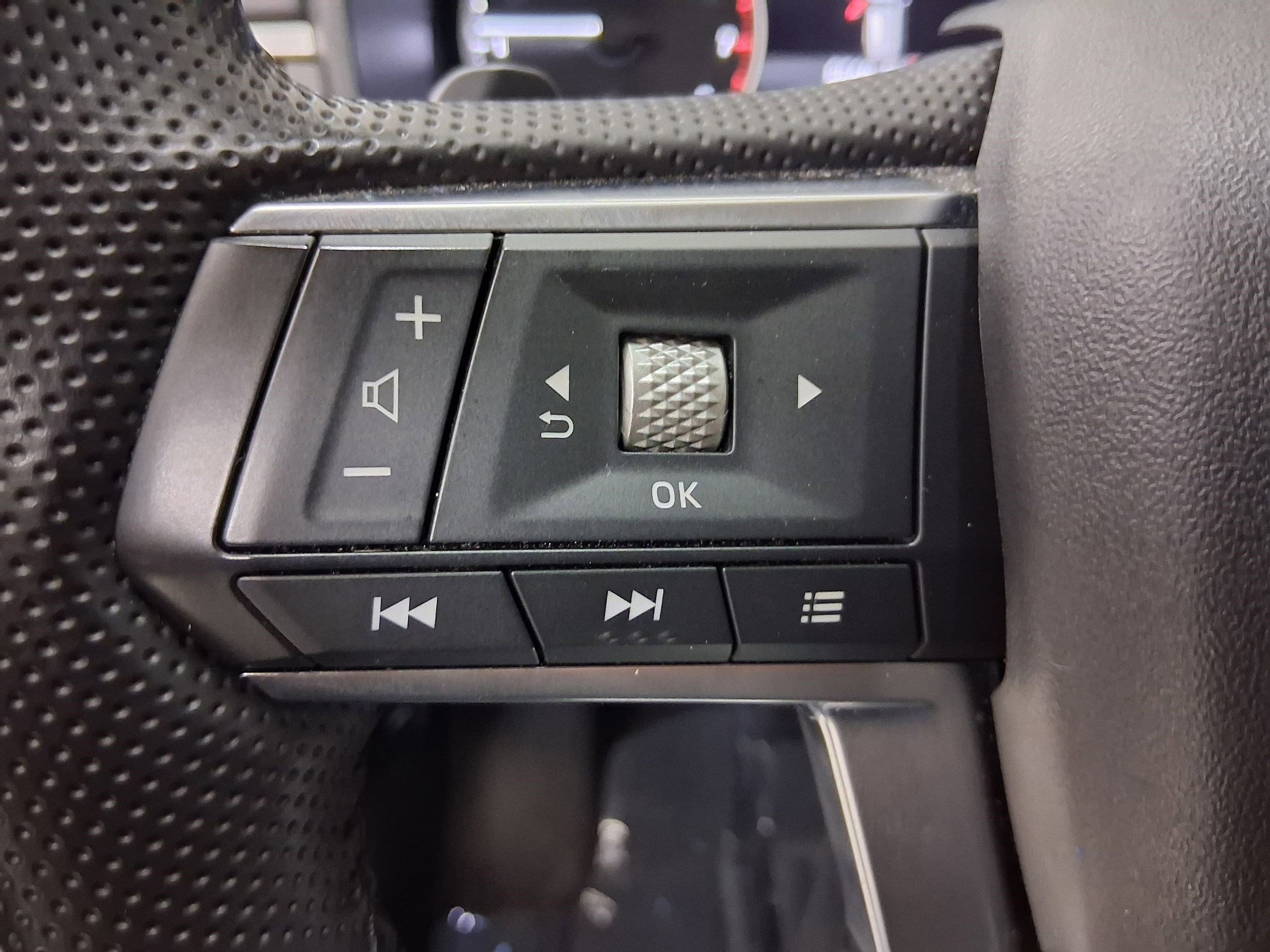 Used 2024 Mitsubishi Outlander SE image 16