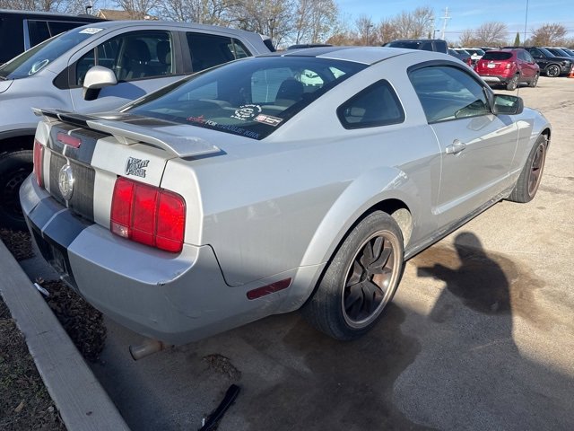 Used 2005 Ford Mustang Deluxe image 6