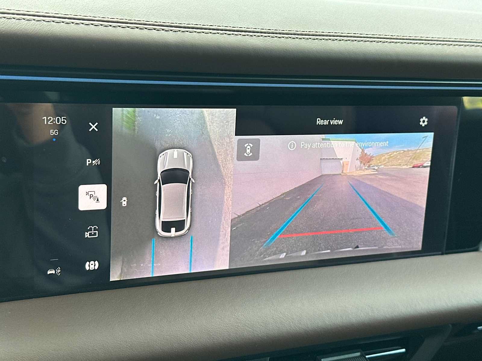 Certified 2025 Porsche Macan Electric RWD image 21