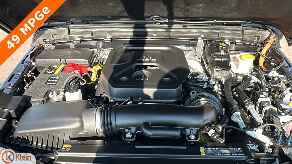 Used 2025 Jeep Wrangler Sahara image 33