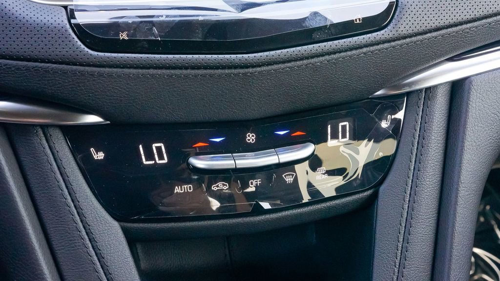 Certified 2025 Cadillac XT6 Luxury image 31