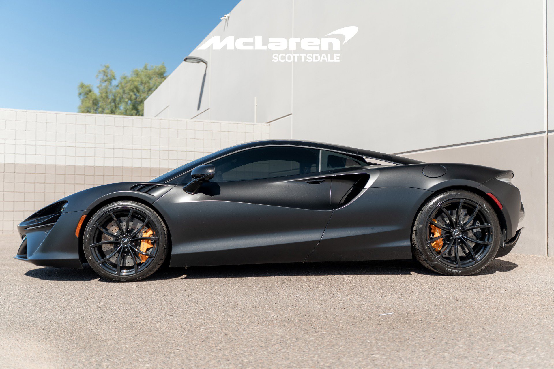 Used 2024 McLaren Artura image 4