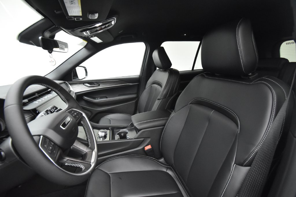 New 2027 Jeep Grand Cherokee Limited AWD/4WD image 33